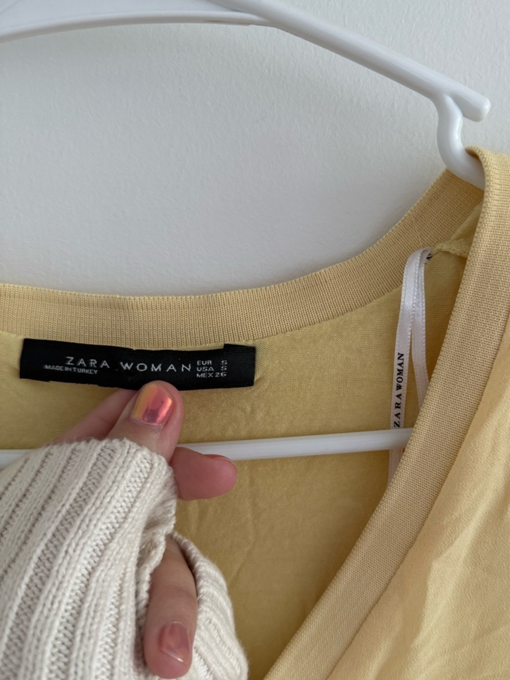 Zara Blouse with V-neck Butter Yellow Small - Picture 3 of 6